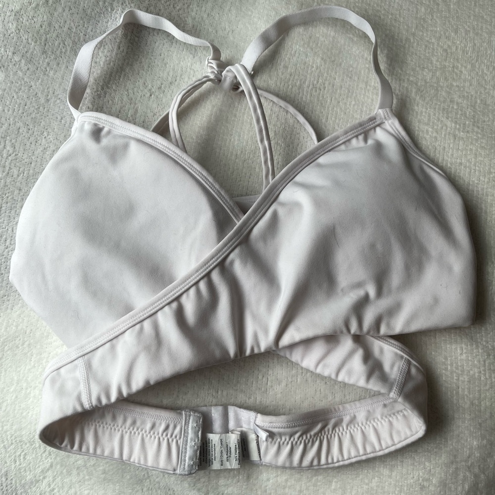 Alphalete Wrap-around Cut Out Sports Bra